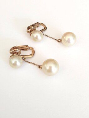 Vintage clip on Ciner pearl drop earrings with delicate chain